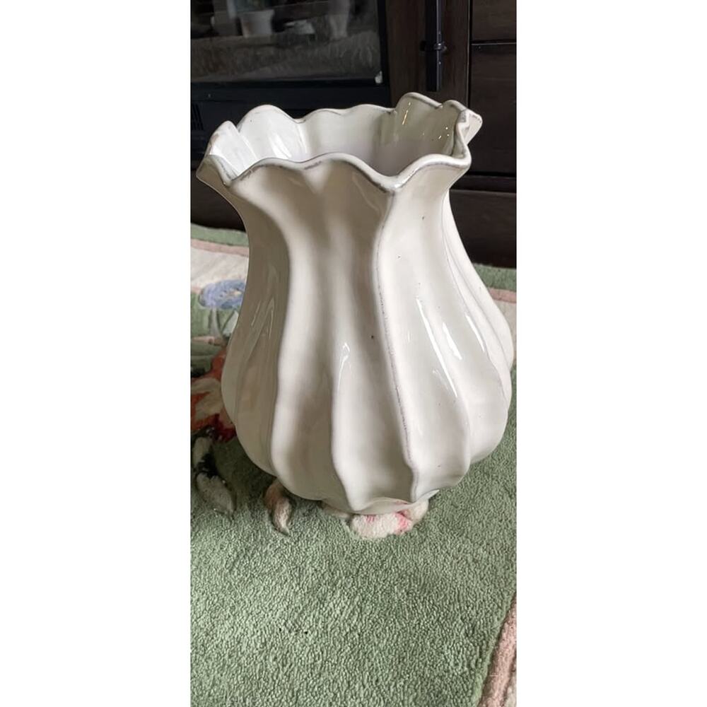 White Ceramic Ruffled Vase - Picture 4 of 4